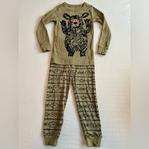 Gymboree size 5 boy’s pajama pj set long sleeve & pants OD Green w/ bear graphic